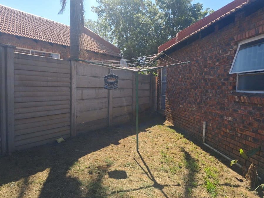 To Let 2 Bedroom Property for Rent in Langenhovenpark Free State
